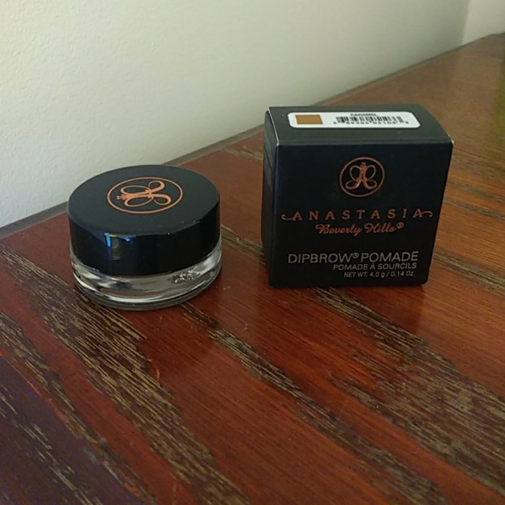 ABH Dipbrow Pomade in shade Caramel